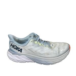 Hoka Women's Athletic Shoes - Light Gray and White Arahi 6 size 8B